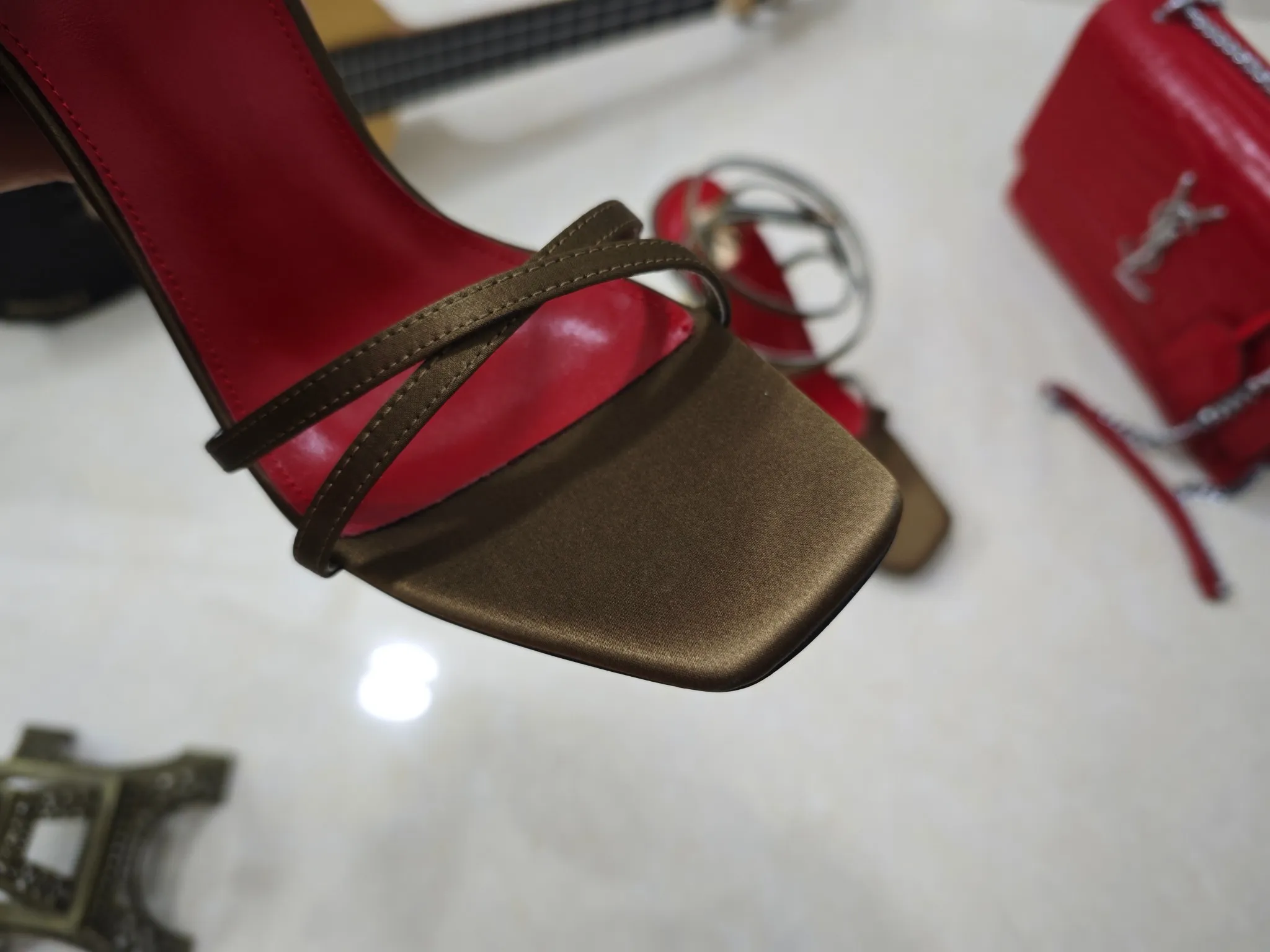 👟👟Ex-factory price 540👟👟【Saint Laurent】Yves Saint Laurent, high-heeled YSL high heels💃2025 early spring counter synchronizes the latest styles, YSL, decoration👠 Classic and high-quality glamorous masterpieces, the hottest autumn and winter series in the counter, with temperament, fashion, classic and attractive design style 😌The effect on the feet is particularly beautiful〰️, the materials are imported from Italy 🇮🇹 calf, imported black sheepskin, lining, and foot pads; sheepskin, stiletto high heels, size 35-41 (34.41.42 must be customized, non-refundable) outsole; imported genuine leather outsole, with full counter packaging